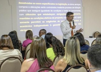 Servidores municipais fazem treinamento sobre nova lei de licitações