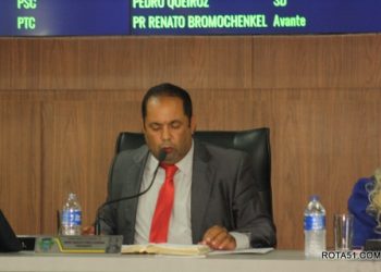 1ª sessão legislativa de 2023, neste 09/02, foi suspensa, por causa de uma “questão de ordem” pedida pelo vereador Renato Bromochenkel.