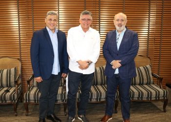 Prefeito Jânio Natal visita presidente da TV Record, em São Paulo