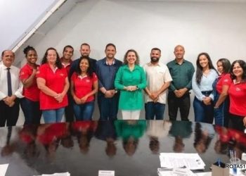 Prefeita Cordélia Torres sanciona lei que reajusta salário dos agentes de saúde e combate às endemias