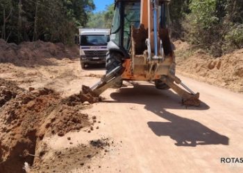 Manutenção de estradas vicinais melhora condições do acesso entre Trancoso e Caraíva