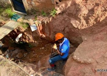 Prefeitura de Eunápolis executa obra de drenagem em rua para evitar alagamentos na Urbis I