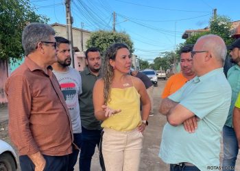 Prefeita vistoria pavimentação da Rua Flamingo e anuncia novas obras para o Moisés Reis