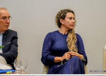 Córdélia Torres representa Eunápolis em reunião de prefeitos na UPB para discutir melhorias na educação