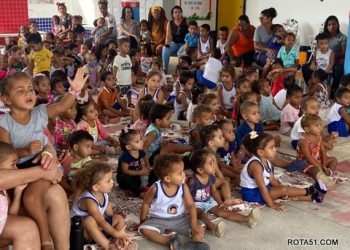 Alimentação escolar saudável é abordada com teatro e música em Porto Seguro
