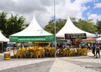 Desta vez, é na praça do Centauro a exposição dos carros mais antigos da região.