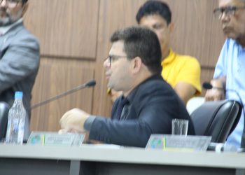 Tanta coisa pra ser feita, e o vereador Tiago Mota, interferindo em empresas particulares.