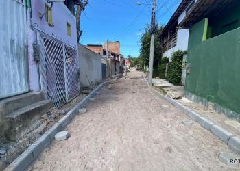 BAIRROS DE TRANCOSO RECEBEM PAVIMENTAÇÃO EM BLOQUETES