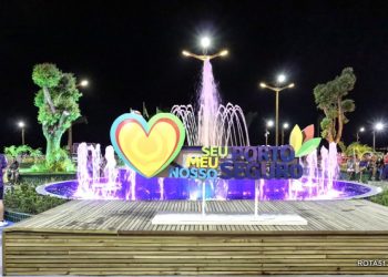 PRAÇA DA BANDEIRA GANHA O NOME RAIMUNDO COSTA SAMPAIO