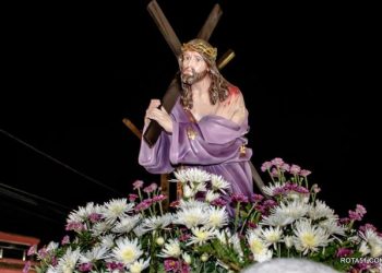 PROCISSÃO DO ENCONTRO REÚNE CENTENAS DE CATÓLICOS