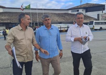 Ministros, Governador e Prefeito Agnelo sobrevoam áreas atingidas pelas chuvas em Cabrália