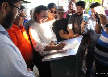 Prefeita Cordélia Torres, assina ordem de serviço dos bairros Alecrim I e II