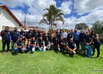 Prefeita Cordélia Torres entrega kits com colete de identificação para vigilantes em Eunápolis