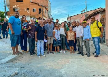 Prefeita Cordélia Torres visita grandiosa obra da Rua Lua Nova no bairro Moisés Reis