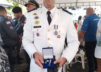 OFICIAL DO 8° BPM É CONDECORADO PELA POLÍCIA MILITAR DO ESPÍRITO SANTO