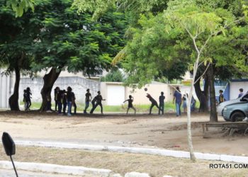 O que deveria ser feito e não é, vereadores bem que poderiam ajudar os alunos da escola municipal Arnaldo Moura Guerrieri.