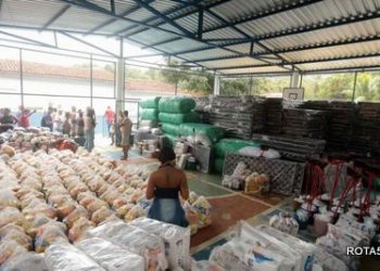 Cabrália: População atingida pelas chuvas recebe kits humanitários