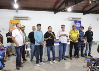 Prefeito Jânio Natal participa de reunião com ambulantes