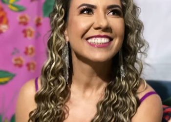 Prefeita Cordélia Torres anuncia que show de Léo Santana será na vila do Centauro no dia 02 de julho