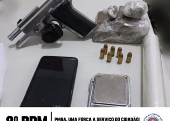 CÃO POLICIAL DO 8° BPM LOCALIZA ARMA E DROGAS, EM PORTO SEGURO