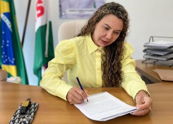 Prefeita Cordélia Torres dobra abono assiduidade para servidores efetivos de Eunápolis