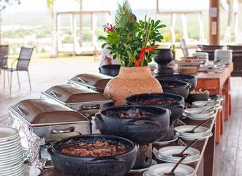 Feijoada Histórica já é tradição no Porto Seguro Eco Bahia Hotel