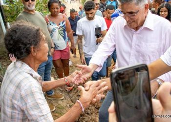 Prefeito Jânio Natal vistoria obras de pavimentação no bairro Paraguai