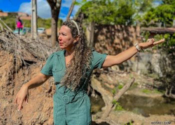 Prefeita Cordélia Torres vistoria obras de infraestrutura em dois bairros de Eunápolis