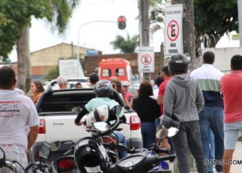 Tiroteio no meio da rua deixa 1 morto, um baleado na perna, outro baleado no braço, e um 3º sem ferimentos, quem não morreu a polícia prendeu.