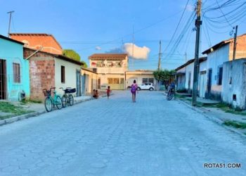 Prefeitura de Eunápolis conclui pavimentação da Rua João de Barro no Moisés Reis