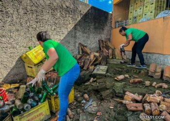 Prefeitura de Eunápolis recolhe lixo que acumula água parada durante “Mutirão Todos Contra o Mosquito” em Mundo Novo