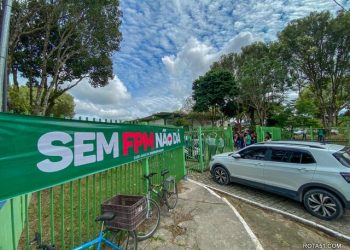 Protesto “Sem FPM Não Dá” reúne centenas de servidores em defesa da Prefeitura de Eunápolis