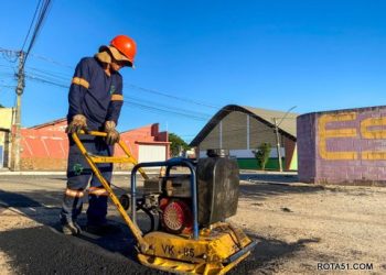 Prefeitura de Eunápolis dá sequência à megaoperação Tapa-buracos em Eunápolis