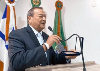 Autoridade portuguesa é homenageada em Porto Seguro