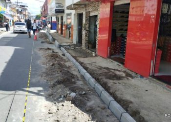 Rua da Paz, no Baianão, recebe meio-fio e novas calçadas