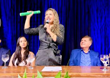 Agentes comunitários de saúde e de combate às endemias celebram formatura em Eunápolis