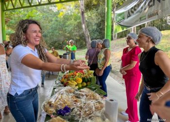 Prefeita Cordélia Torres participa de evento dedicado ao Dia Mundial dos Idosos no Parque Gravatá