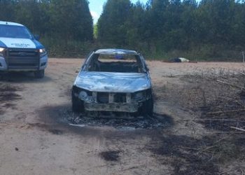 CASAL ENCONTRADO COM PERFURAÇÕES DE ARMA DE FOGO EM ESTRADA VICINAL, REGIÃO DA ALDEIA XANDÓ, MUNICIPIO DE PORTO SEGURO-BA