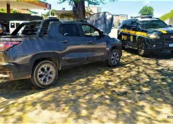 Mulher com carro roubado, CNH falta e muitos outros delitos, a PRF toma conta e dá conta.