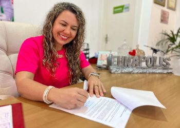 Prefeita Cordélia Torres adota medida histórica de valorização profissional com sanção da lei do piso da enfermagem