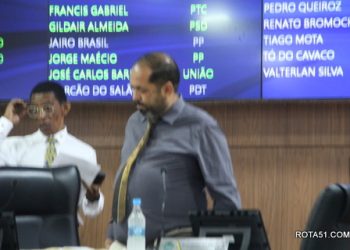 Ganhar salário fácil é mole, ontem 16/11, 5ª feira, não teve sessão, faltou vereador na câmara.