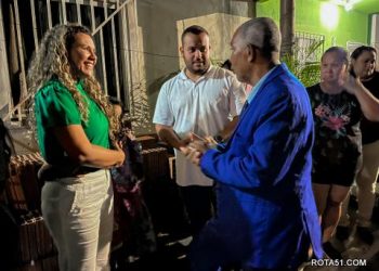 Moradores do bairro Motor recebem visita da prefeita Cordélia Torres para atender demandas locais