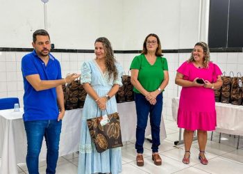 Prefeita Cordélia Torres participa de confraternizações dos profissionais da saúde e educação em Eunápolis