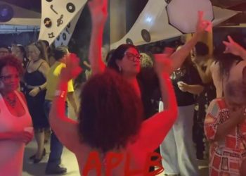 Com salário na conta, APLB sindicato faz festa de final de ano e suspende aulas em Eunápolis.