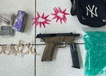 O tráfico de drogas e os confrontos com a polícia, acabam sempre do mesmo jeito, caixão e vela preta.