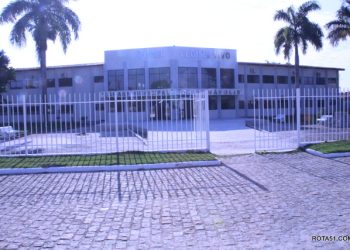 Ex-vereador Amós Bispo Pereira envia a todos os eunapolitanos, os melhores votos de fim de ano.