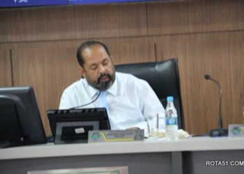 Câmara Municipal, teve sessão, mas foi prejudicada, parece até brincadeira.