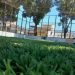 Prefeitura de Eunápolis inicia revitalização da Praça do Pequi com troca da grama sintética da quadra esportiva