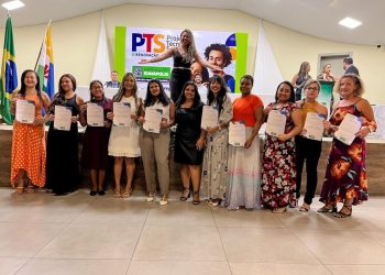 Prefeita Cordélia entrega mais de 200 certificados a participantes de cursos profissionalizantes em parceria com o SENAI