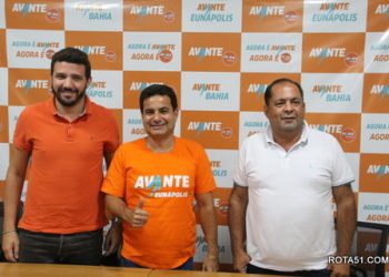A tarde desta 3ª feira 23/01, foi muito proveitosa, foram 3 cabeças pensantes, falando da política eunapolitana.